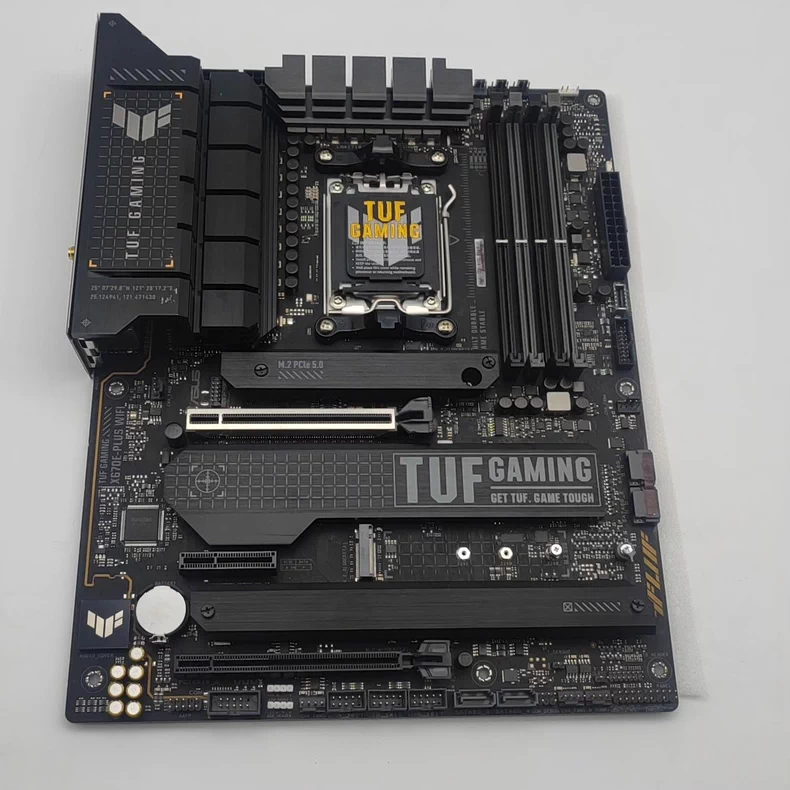 TUF GAMING X670E-PLUS WIFI TUF - Esports Gaming Platform のレビューと価格