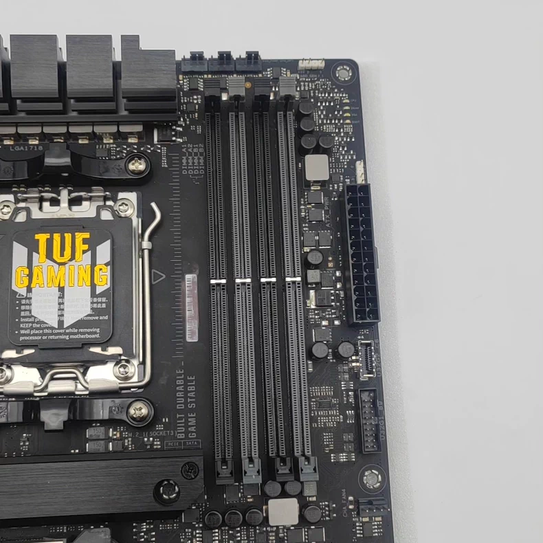 TUF GAMING X670E-PLUS WIFI TUF - Esports Gaming Platform のレビューと価格